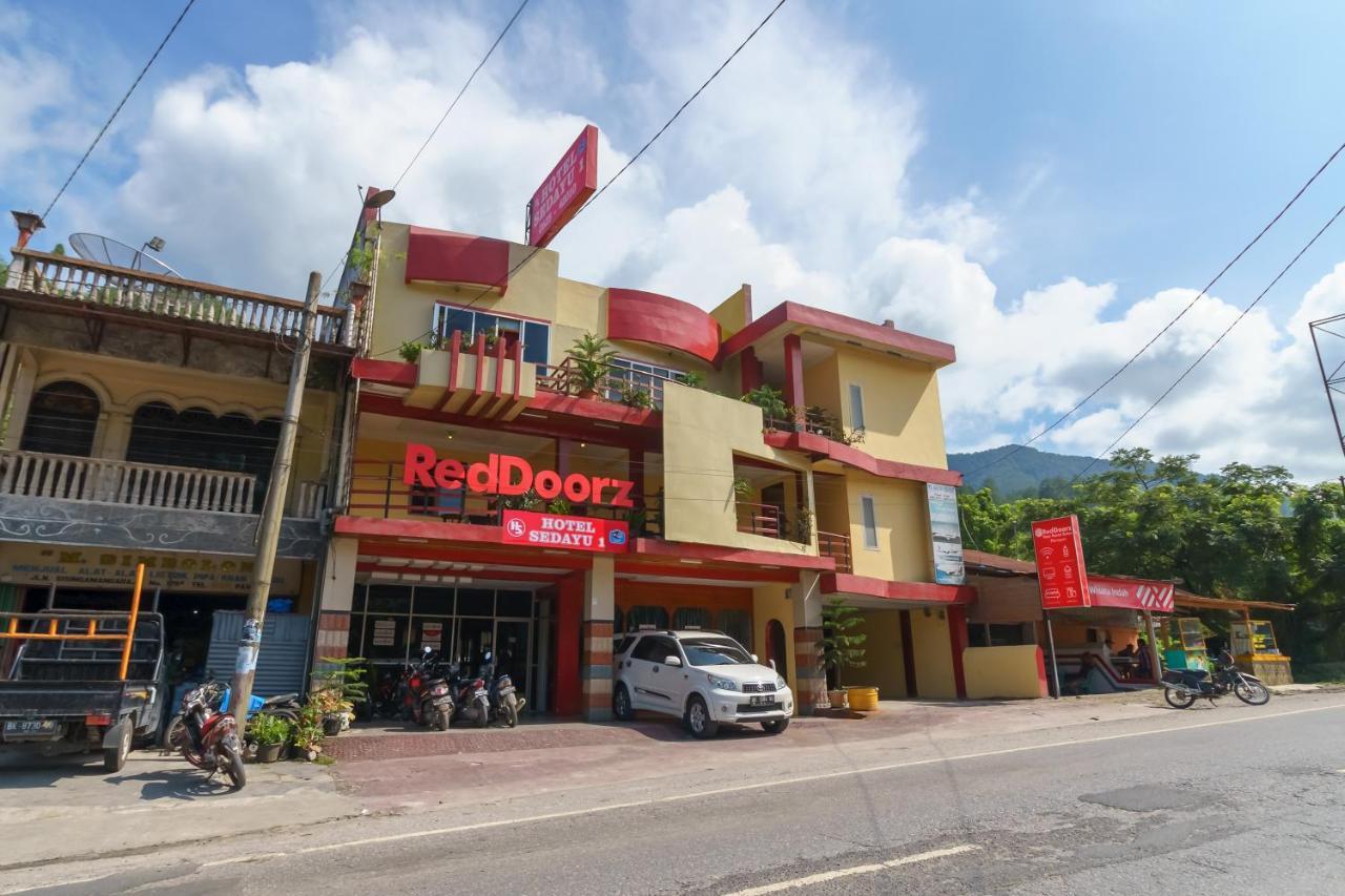 Reddoorz @ Parapat Hotel Exterior photo